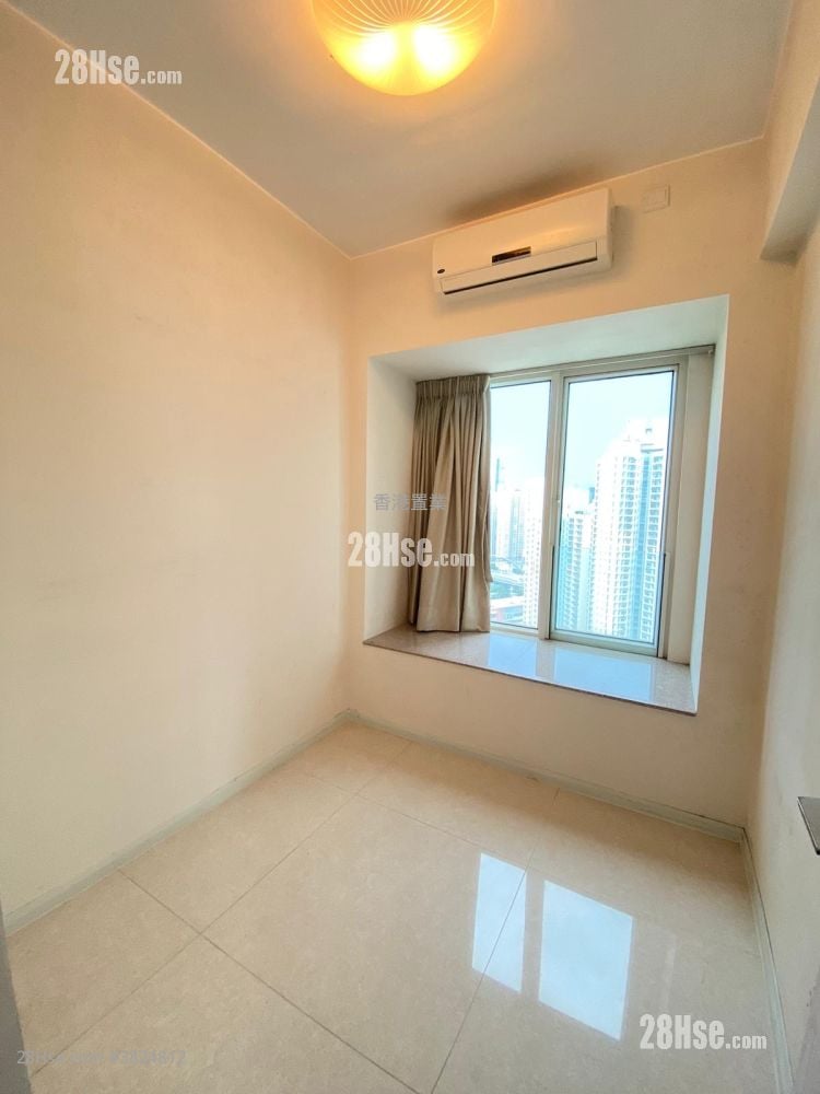 One West Kowloon Sell 3 Bedrooms , 3 Bathrooms 877 ft²