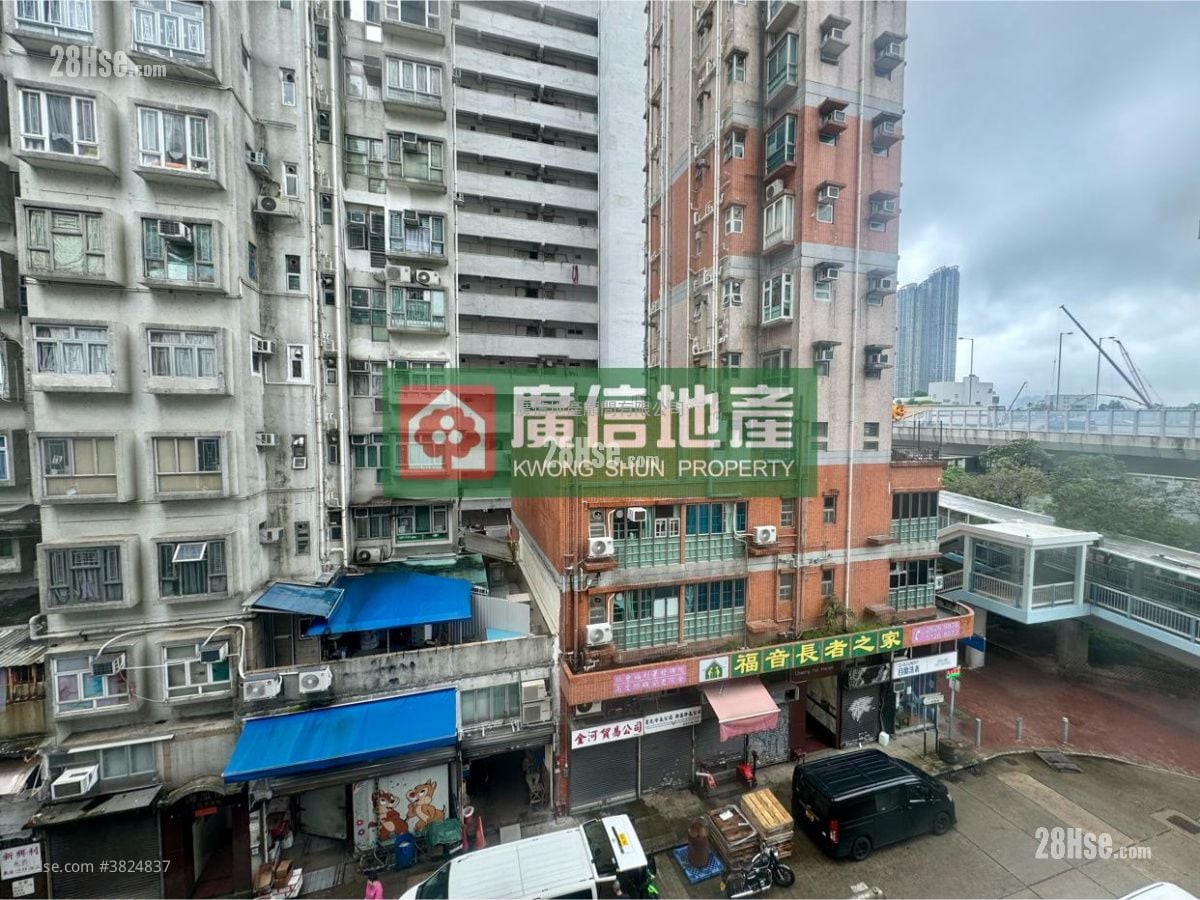 Tak Hay Building Sell 2 Bedrooms , 1 Bathroom 292 ft²