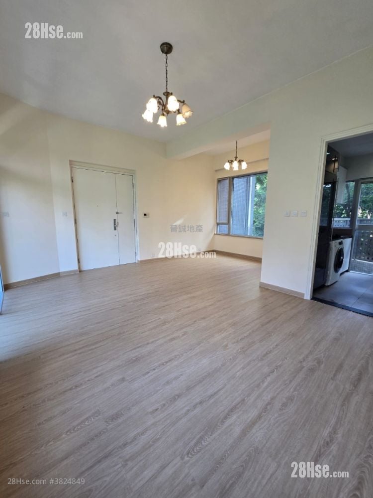 South Crest Sell 3 Bedrooms , 2 Bathrooms 928 ft²