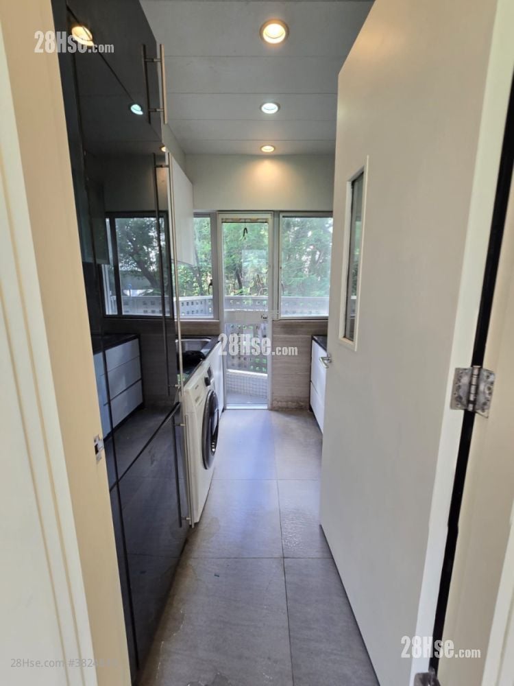 South Crest Sell 3 Bedrooms , 2 Bathrooms 928 ft²