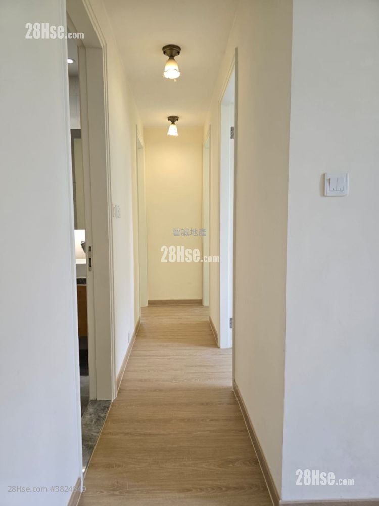 South Crest Sell 3 Bedrooms , 2 Bathrooms 928 ft²