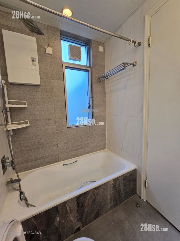 South Crest Sell 3 Bedrooms , 2 Bathrooms 928 ft²