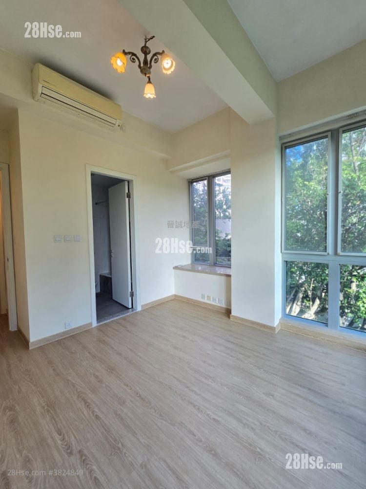 South Crest Sell 3 Bedrooms , 2 Bathrooms 928 ft²