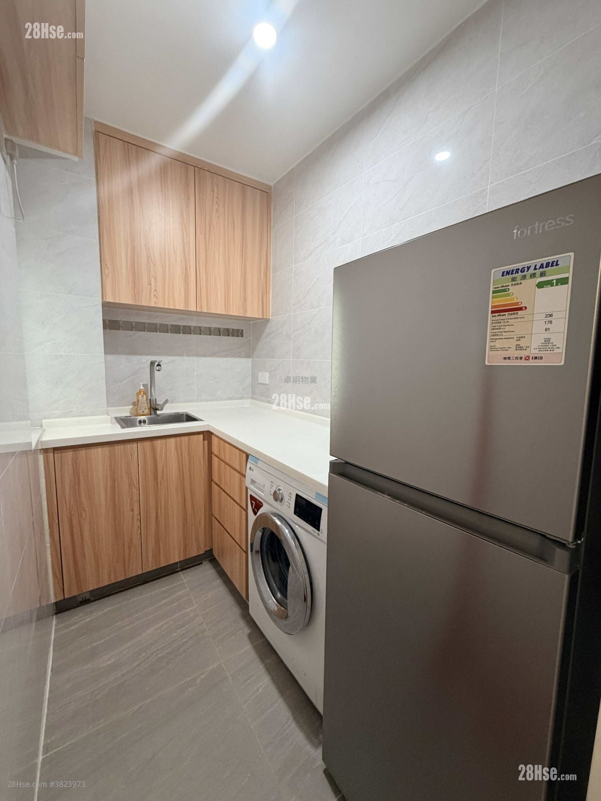 裕利大厦 租盘 2 房 , 1 浴室 260 平方尺