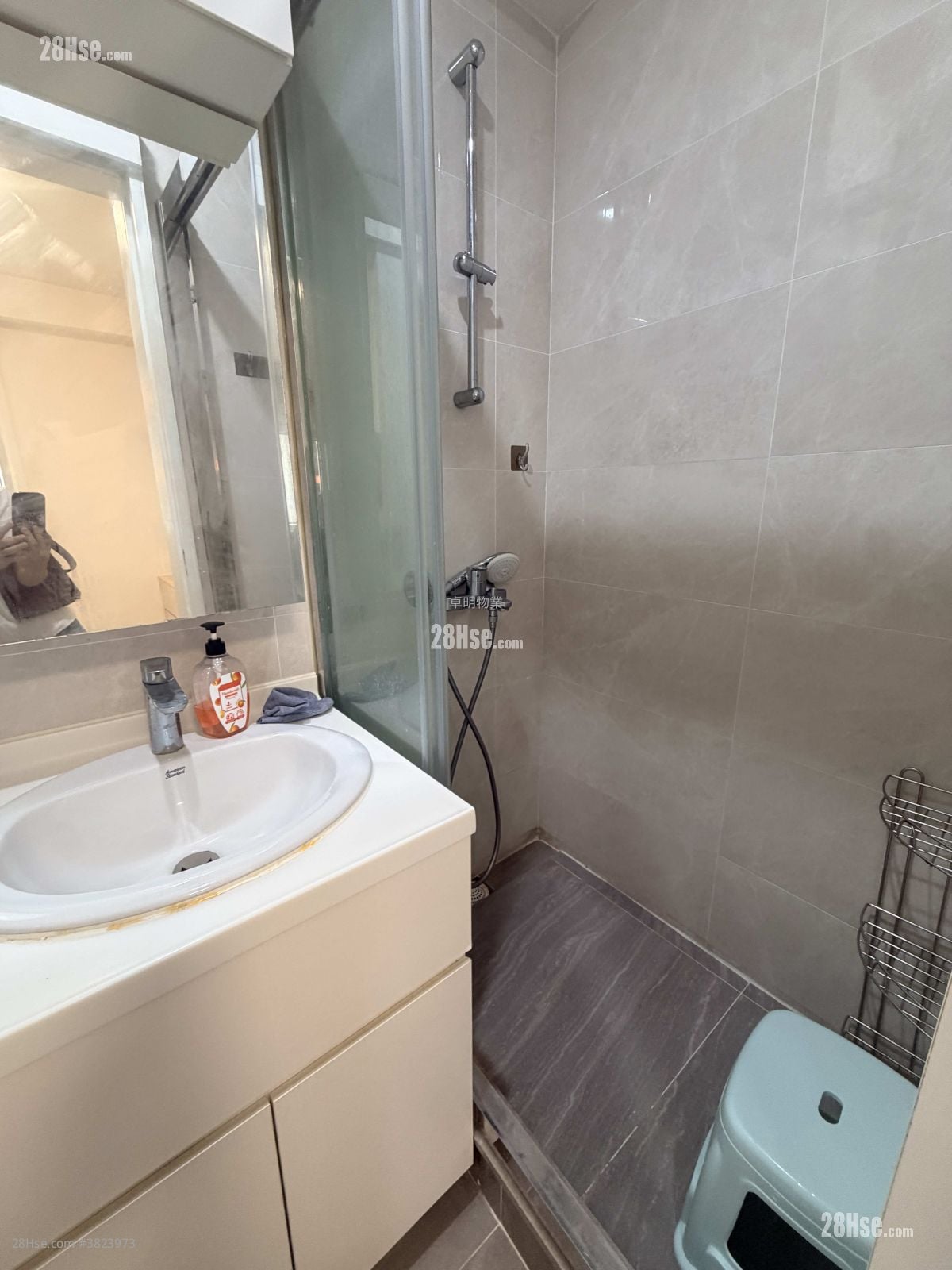 裕利大厦 租盘 2 房 , 1 浴室 260 平方尺