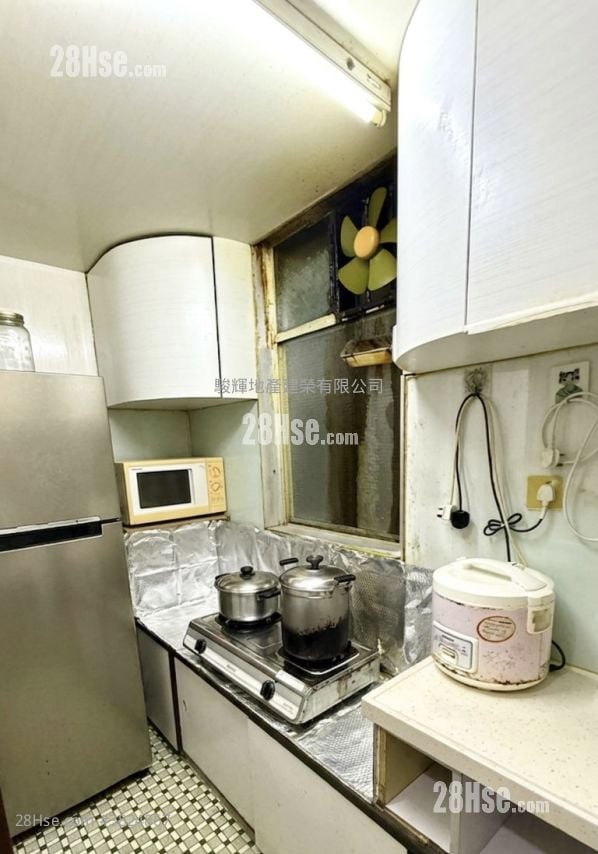 利鴻大樓 售盤 2 房 , 1 浴室 405 平方呎