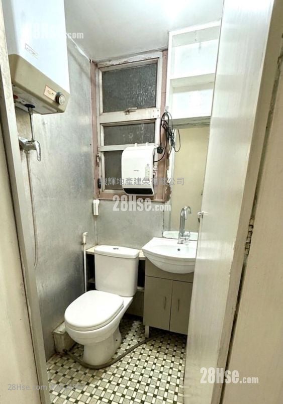 利鴻大樓 售盤 2 房 , 1 浴室 405 平方呎