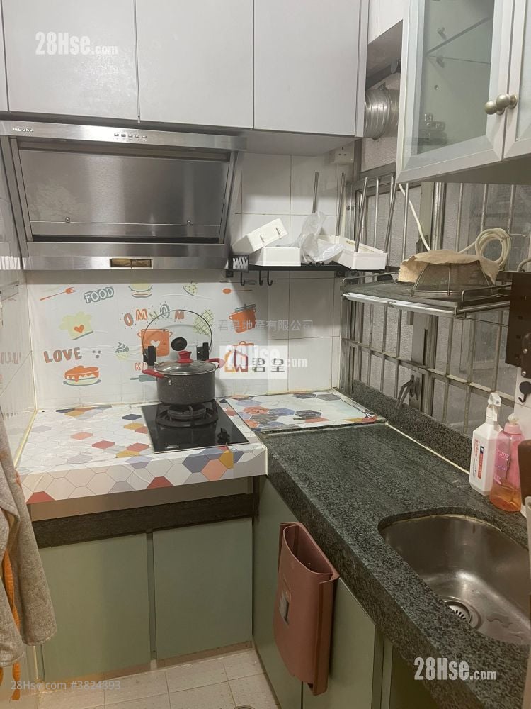 Tung Lo Court Rental 3 Bedrooms , 1 Bathroom 396 ft²