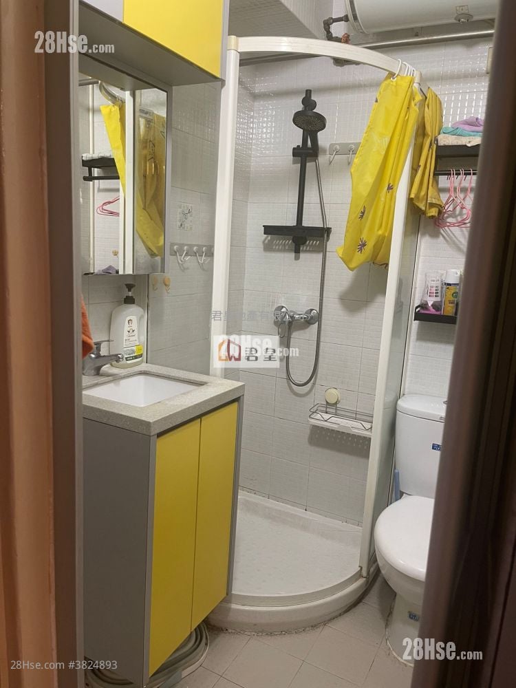 Tung Lo Court Rental 3 Bedrooms , 1 Bathroom 396 ft²