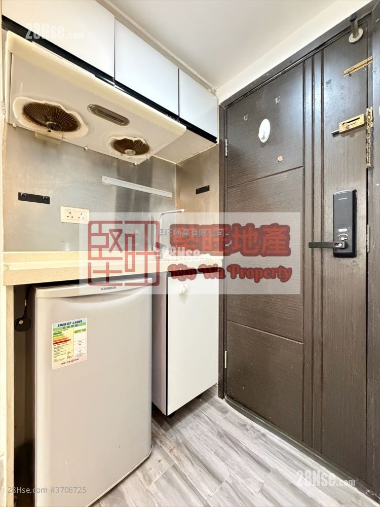 唐樓 租盤 1 房 , 1 浴室 180 平方呎