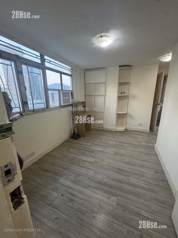 Mainway Court Sell 2 Bedrooms , 1 Bathroom 382 ft²