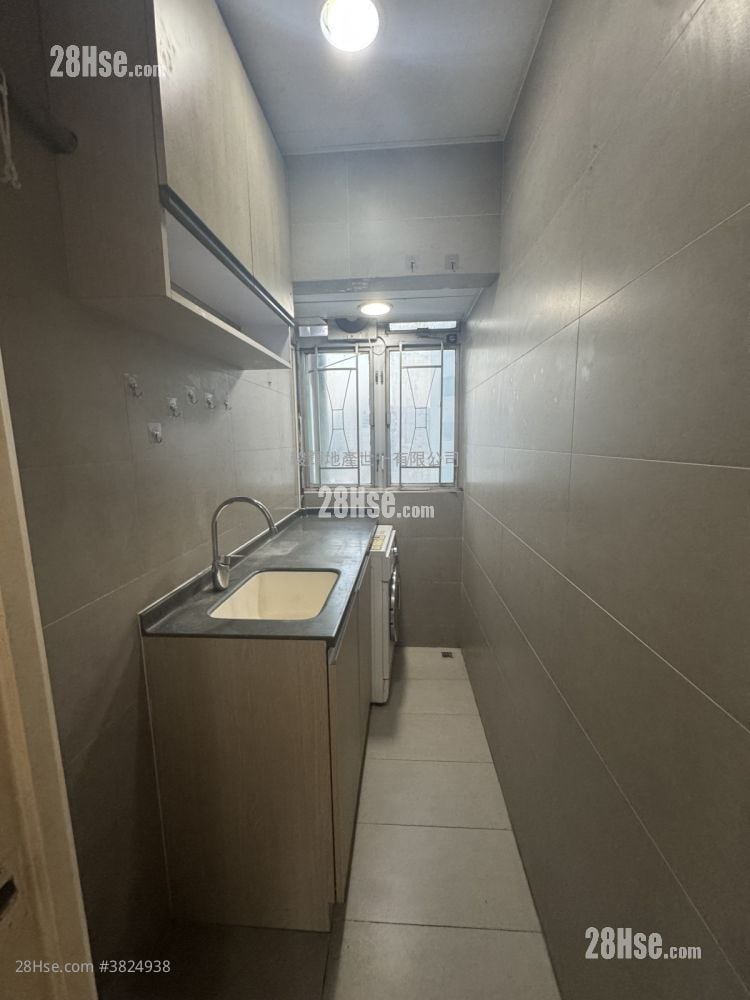 Mainway Court Sell 2 Bedrooms , 1 Bathroom 382 ft²