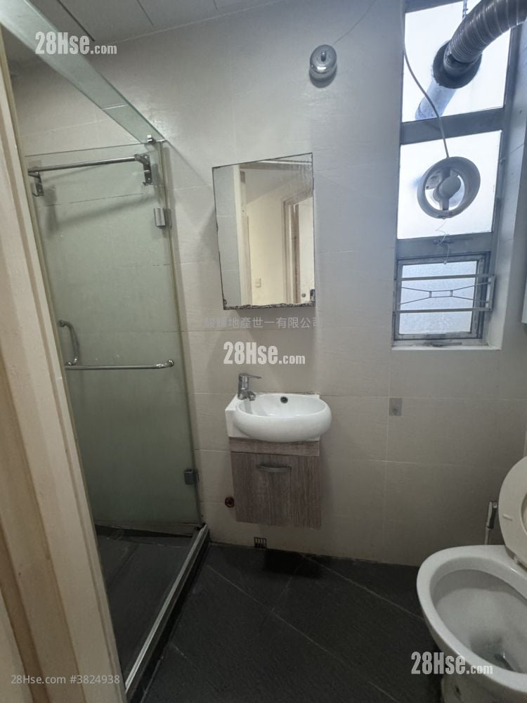 Mainway Court Sell 2 Bedrooms , 1 Bathroom 382 ft²