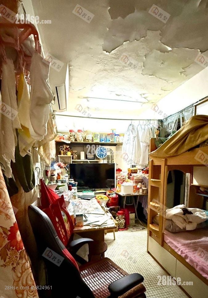 Lee Hung Building Sell 2 Bedrooms , 1 Bathroom 405 ft²