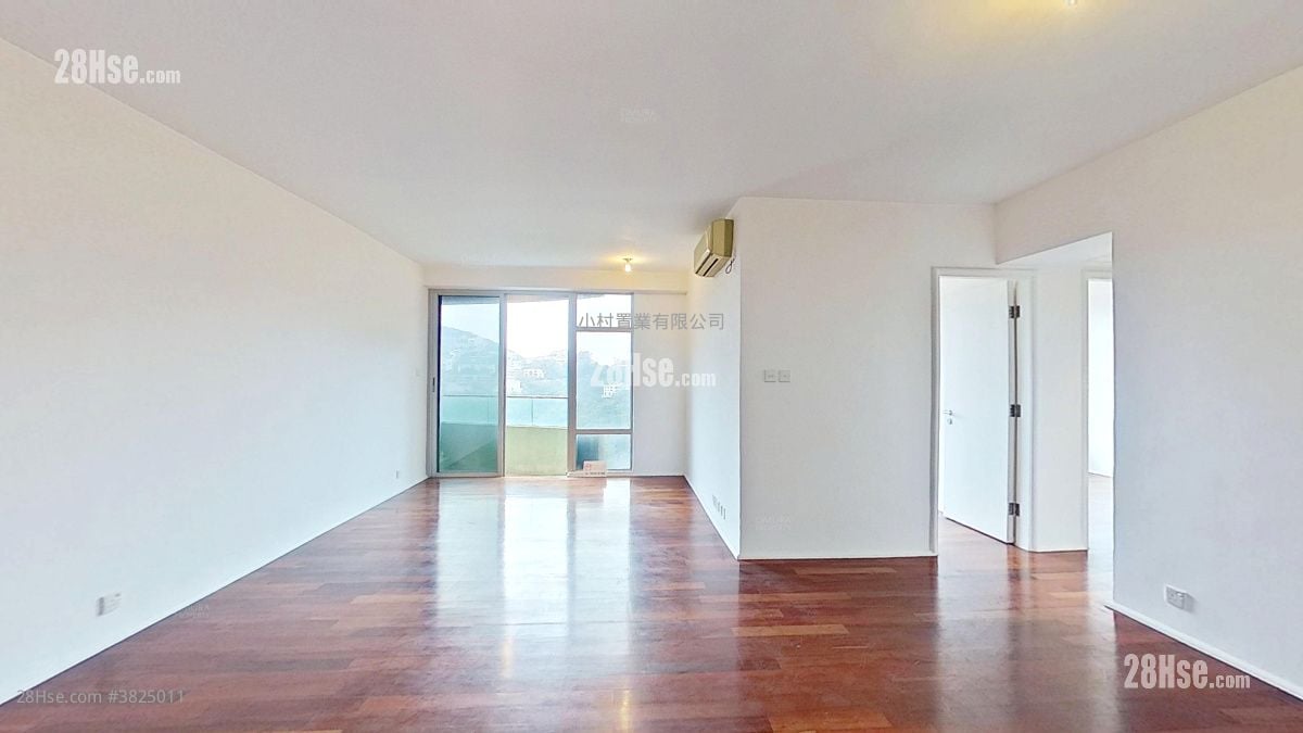living room: 23 Repulse Bay Road Rental 3 Bedrooms , 2 Bathrooms 1,035 ft²