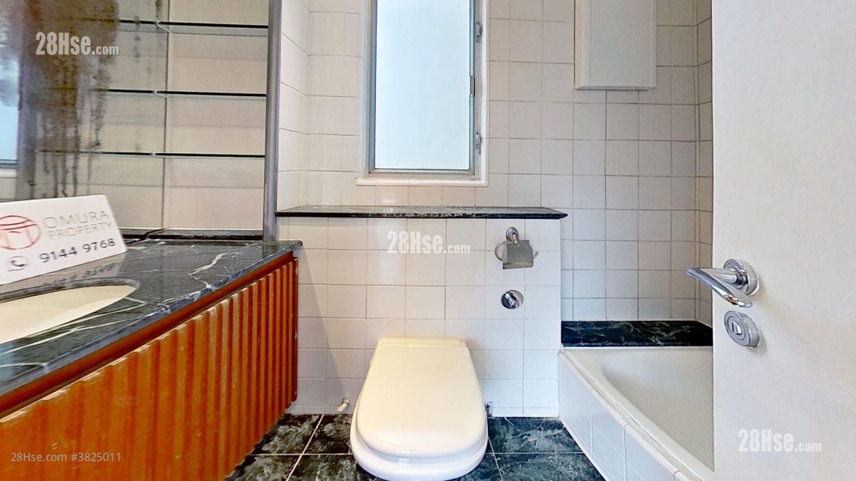 bathroom: 23 Repulse Bay Road Rental 3 Bedrooms , 2 Bathrooms 1,035 ft²