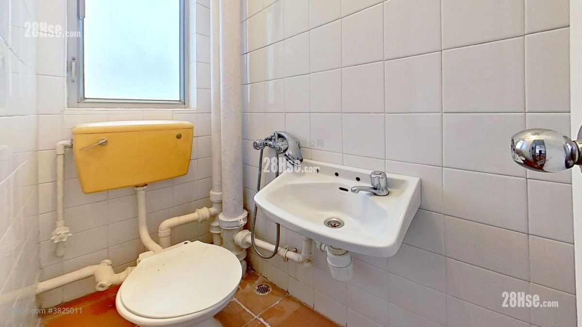 bathroom: 23 Repulse Bay Road Rental 3 Bedrooms , 2 Bathrooms 1,035 ft²