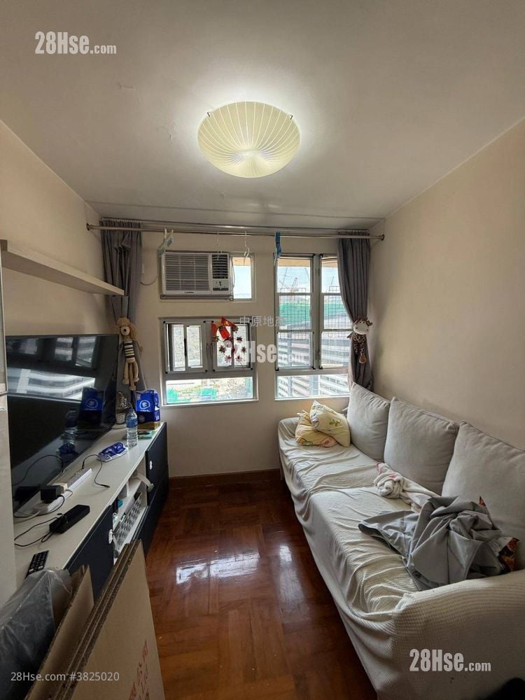 Yue Tin Court Sell 2 Bedrooms , 1 Bathroom 449 ft²