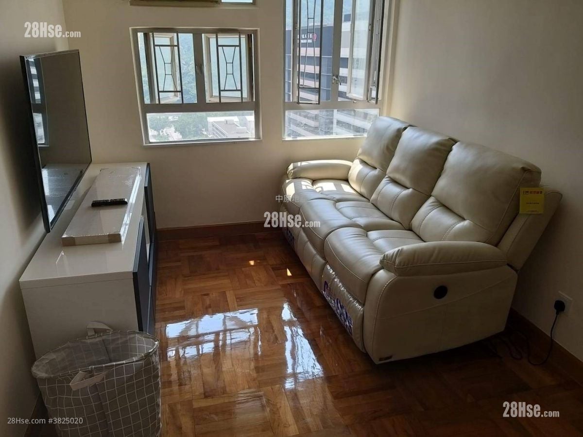 Yue Tin Court Sell 2 Bedrooms , 1 Bathroom 449 ft²