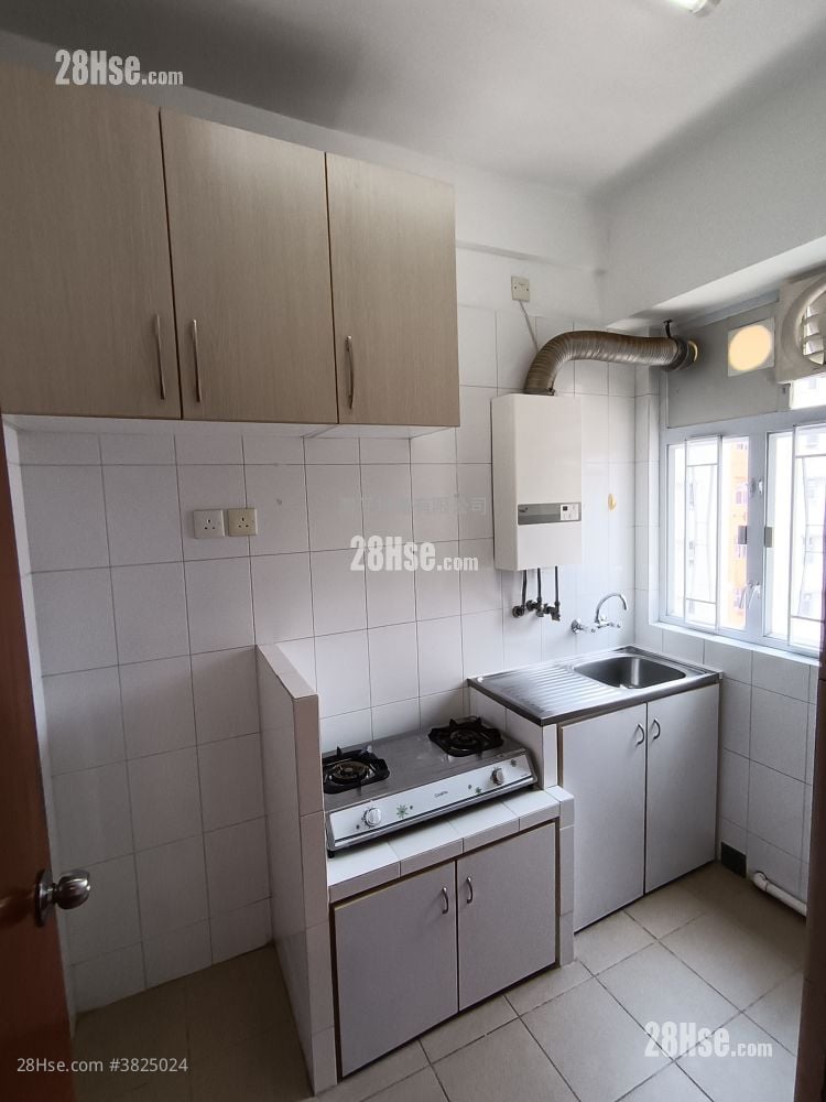 德興大廈 租盤 1 房 , 1 浴室 348 平方呎