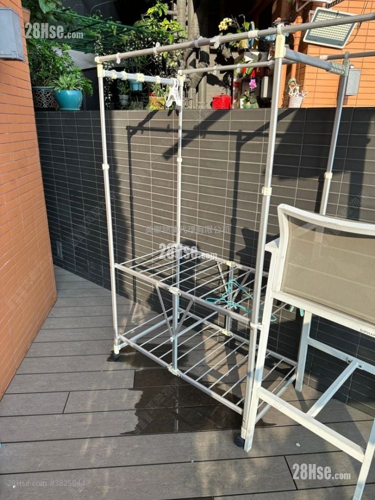 Maya Sell 3 Bedrooms 779 ft²