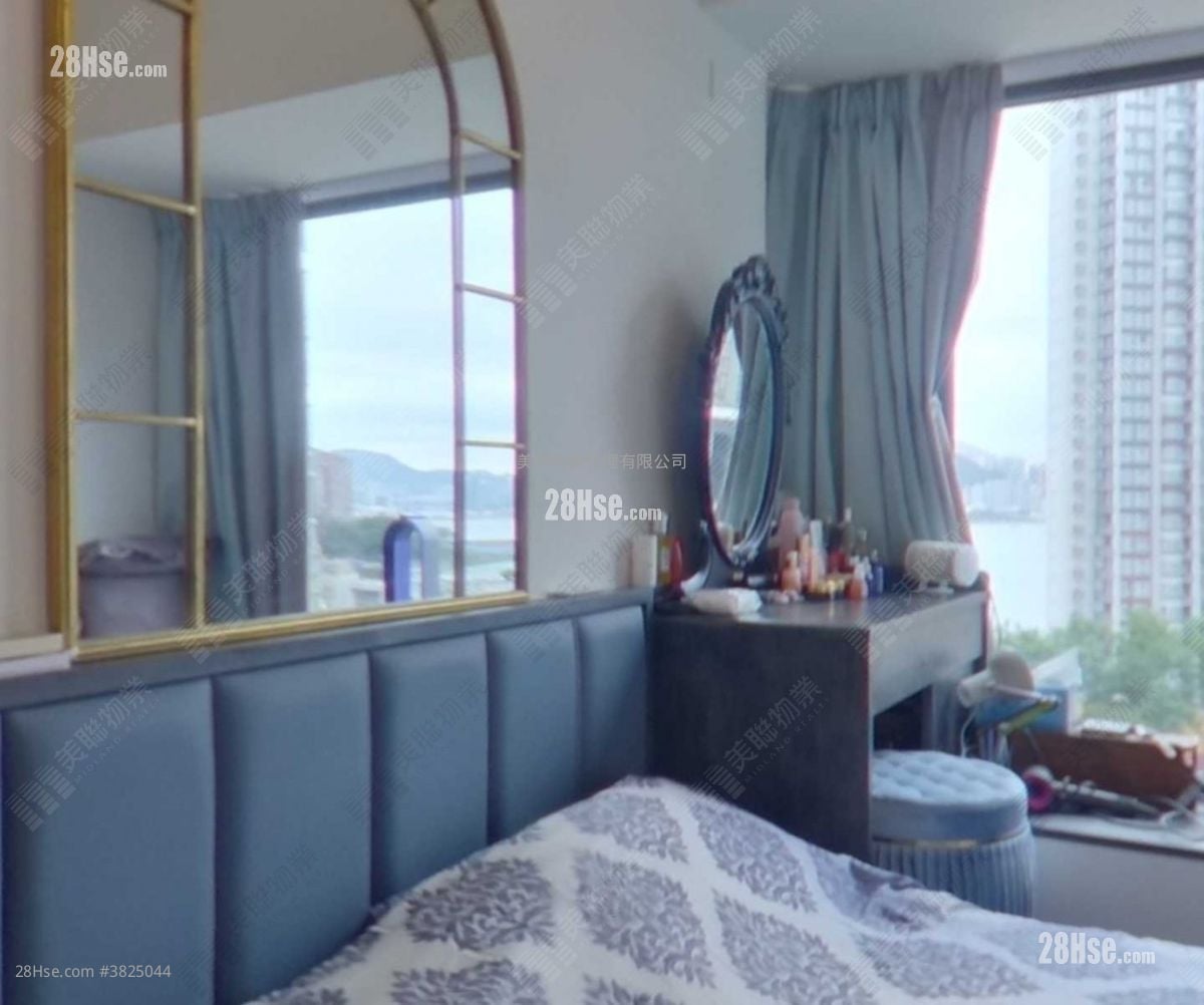 Maya Sell 3 Bedrooms 779 ft²