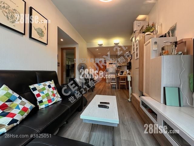 Castello Sell 2 Bedrooms , 1 Bathroom 547 ft²