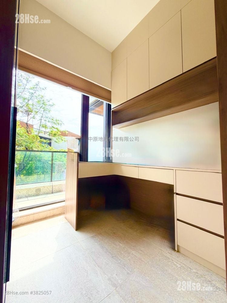 St.moritz Sell 3 Bedrooms , 2 Bathrooms 1,002 ft²