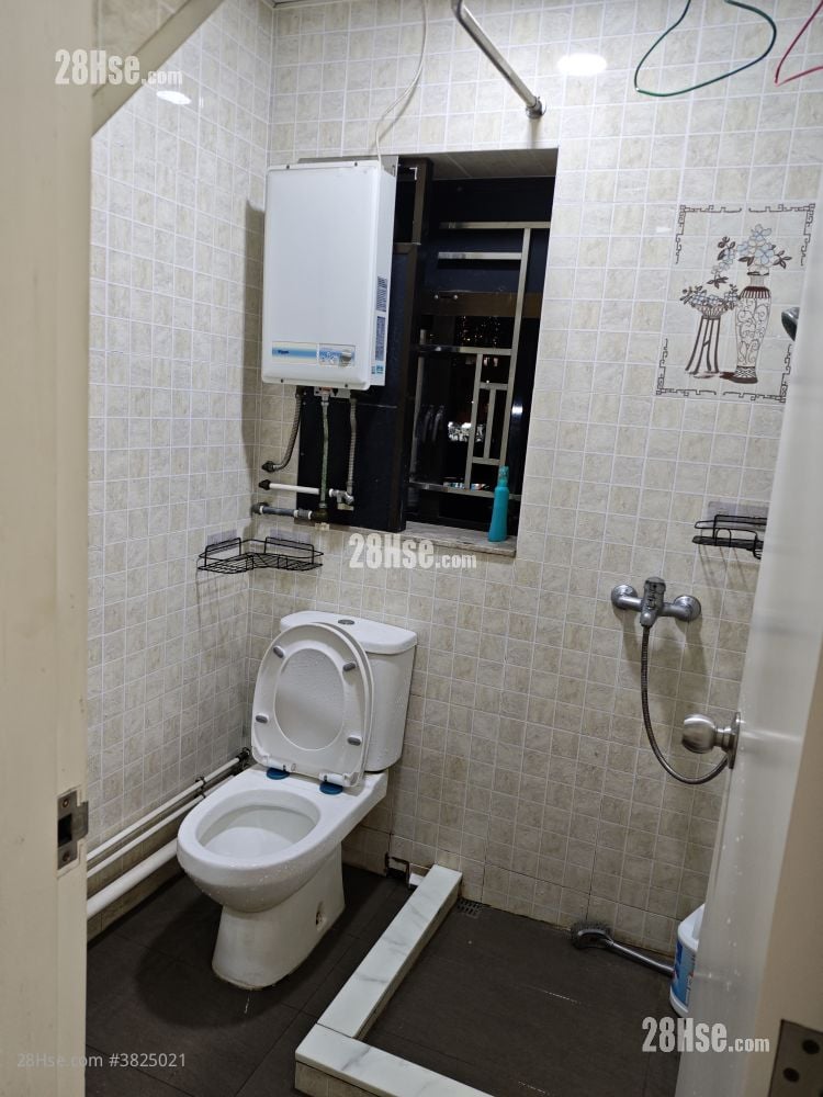 村屋 租盘 3 房 , 2 浴室 900 平方尺