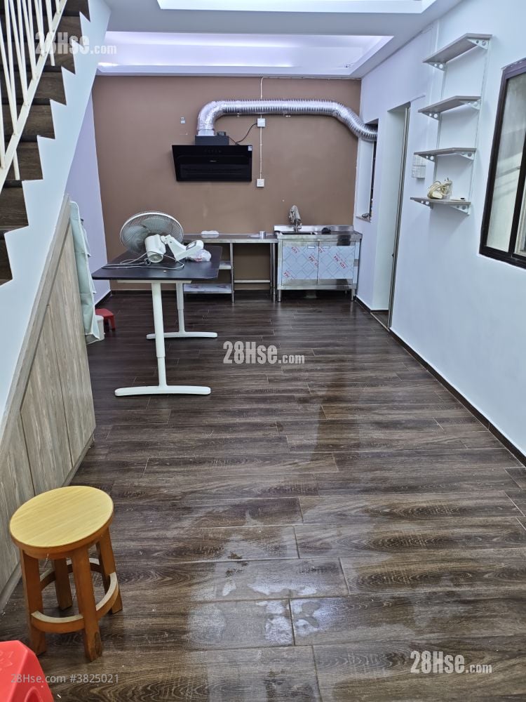 村屋 租盘 3 房 , 2 浴室 900 平方尺