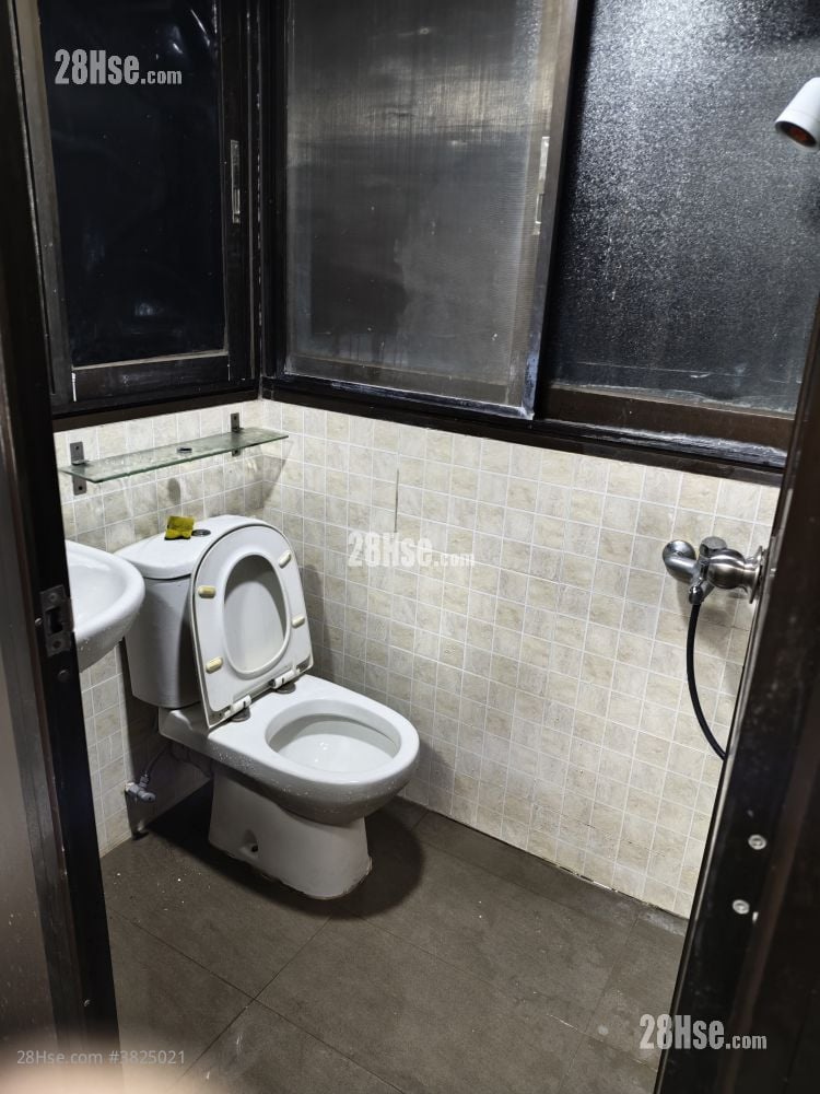 村屋 租盘 3 房 , 2 浴室 900 平方尺