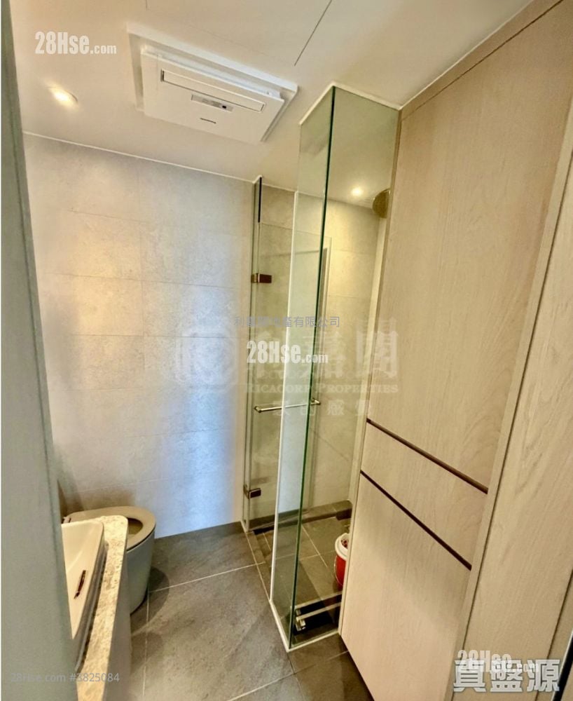 浴室: 柏傲莊 售盤 3 房 , 2 浴室 716 平方呎