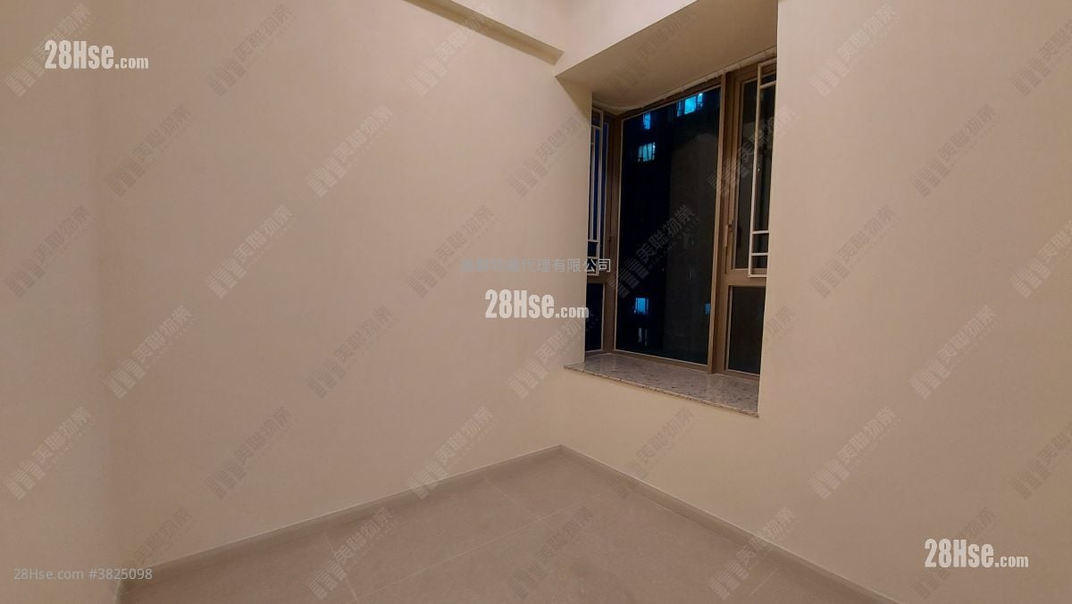 Yuccie Square Sell 3 Bedrooms , 2 Bathrooms 646 ft²
