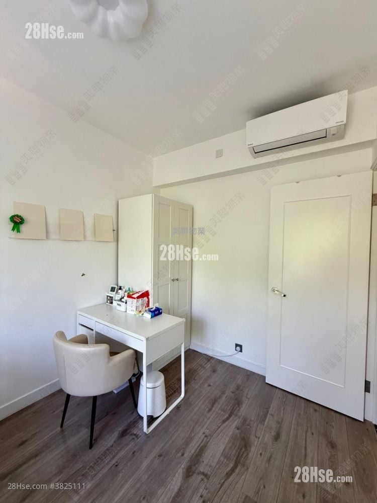 The Beverly Hills Sell 4 Bedrooms 1,597 ft²