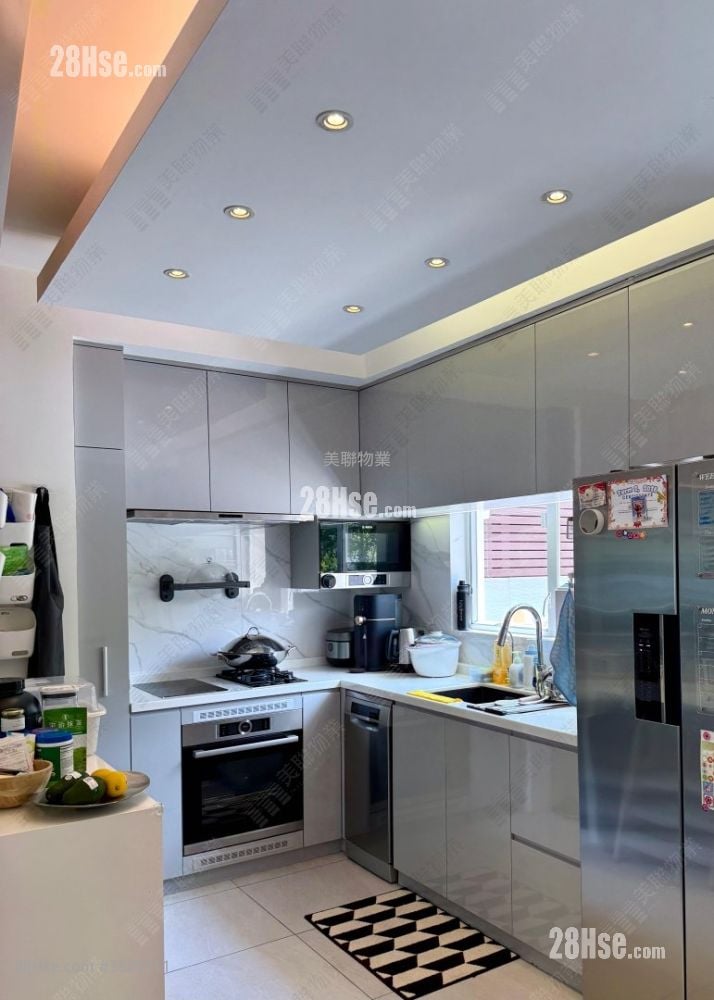 The Beverly Hills Sell 4 Bedrooms 1,597 ft²