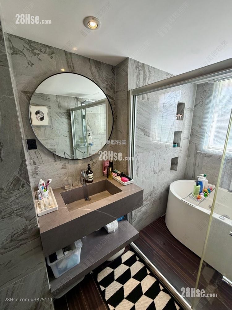 The Beverly Hills Sell 4 Bedrooms 1,597 ft²