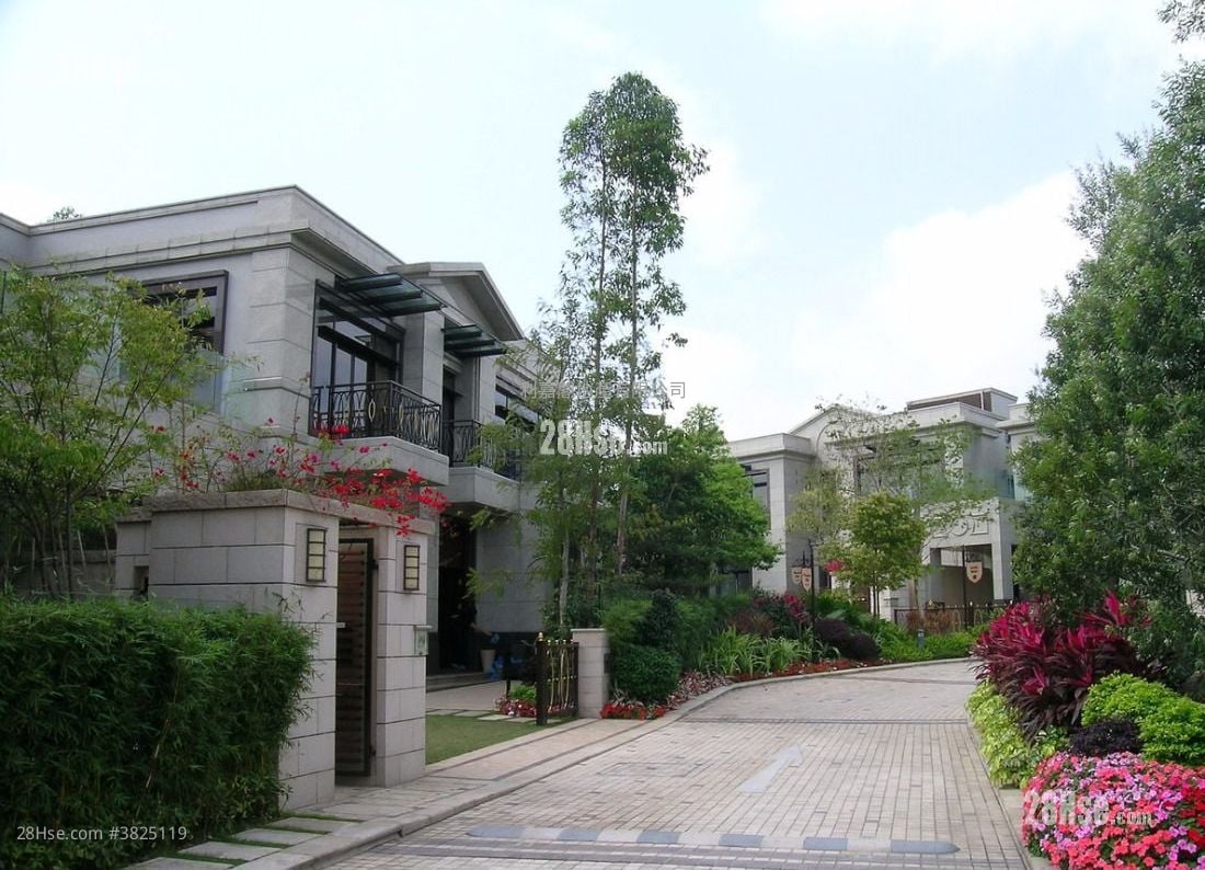 The Royal Oaks Sell 5+ Bedrooms , 5+ Bathrooms 5,529 ft²