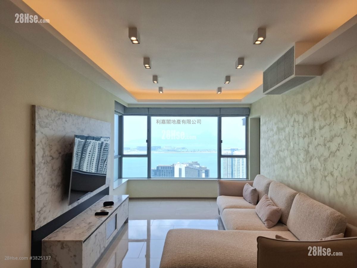 Coastal Skyline Rental 911 ft²