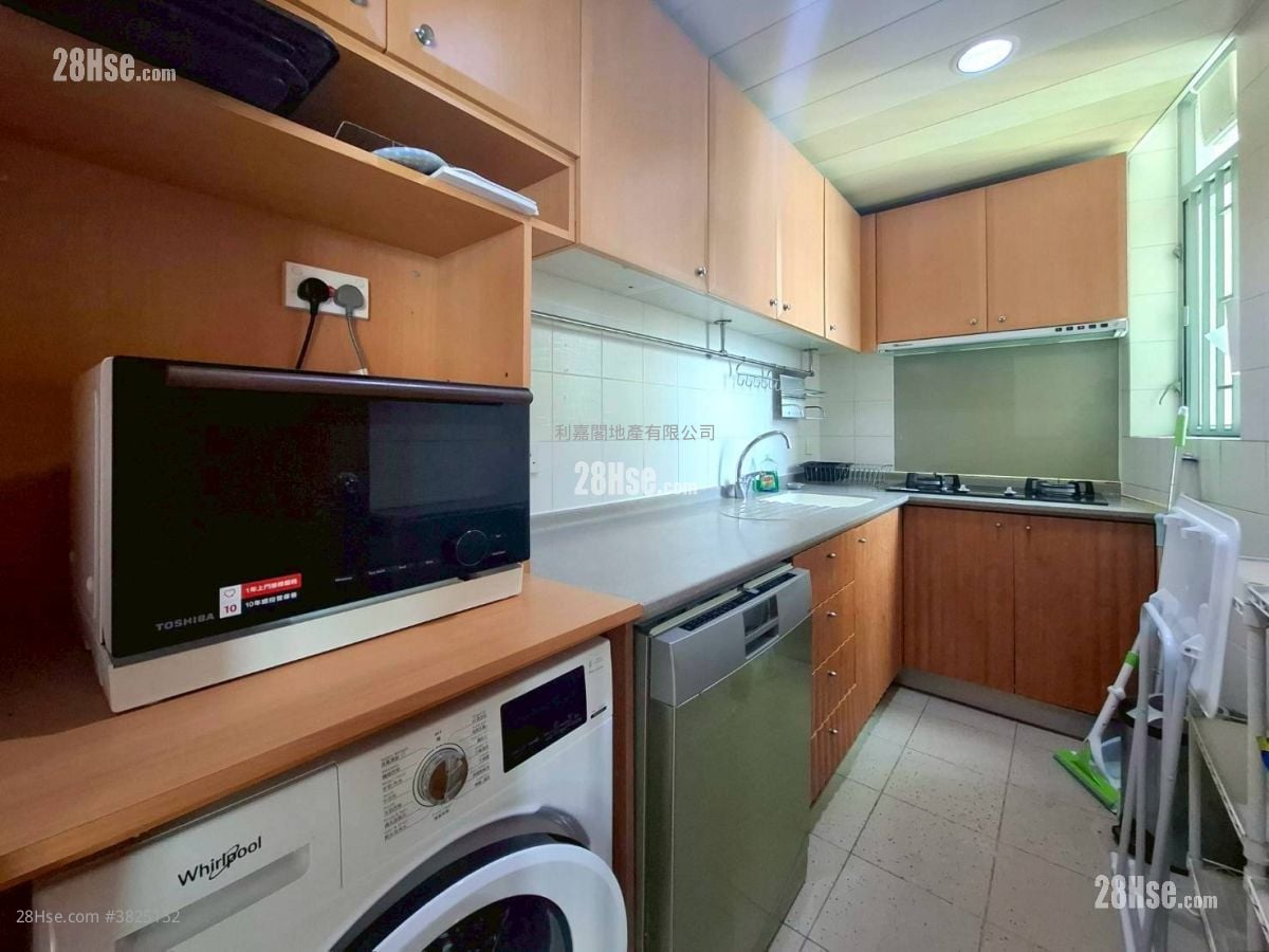 Seaview Crescent Rental 2 Bedrooms 573 ft²