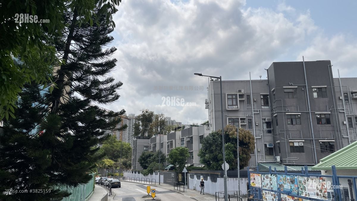 Sui Pak Villa Sell 3 Bedrooms 725 ft²