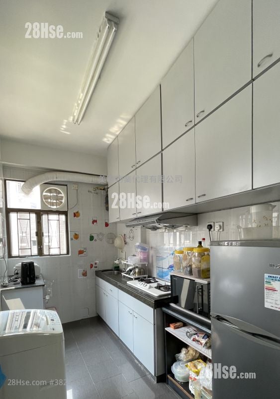 Sui Pak Villa Sell 3 Bedrooms 725 ft²