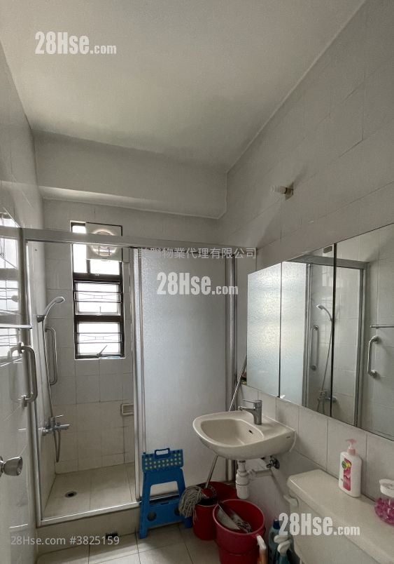 Sui Pak Villa Sell 3 Bedrooms 725 ft²