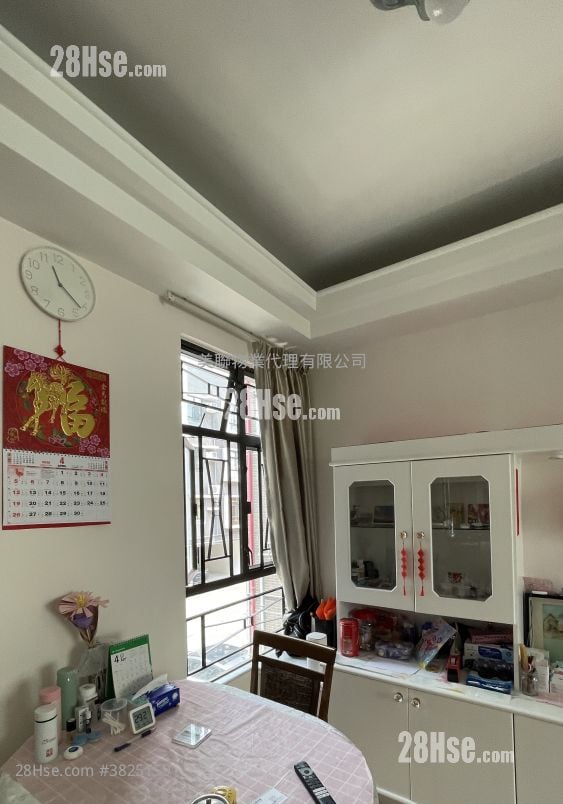 Sui Pak Villa Sell 3 Bedrooms 725 ft²