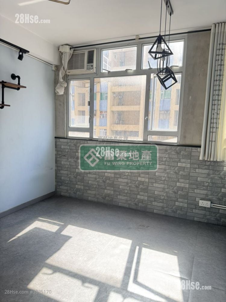 Cosmopolitan Centre Sell 4 Bedrooms , 1 Bathroom 565 ft²