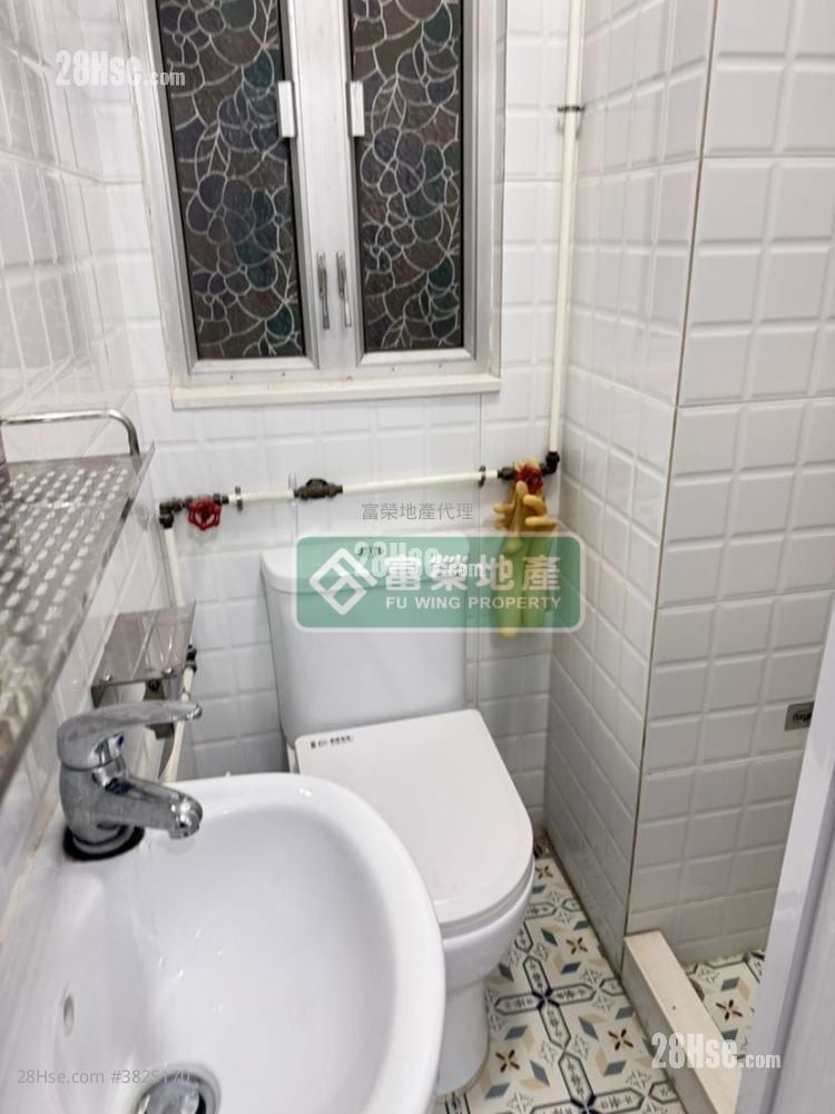 Cosmopolitan Centre Sell 4 Bedrooms , 1 Bathroom 565 ft²