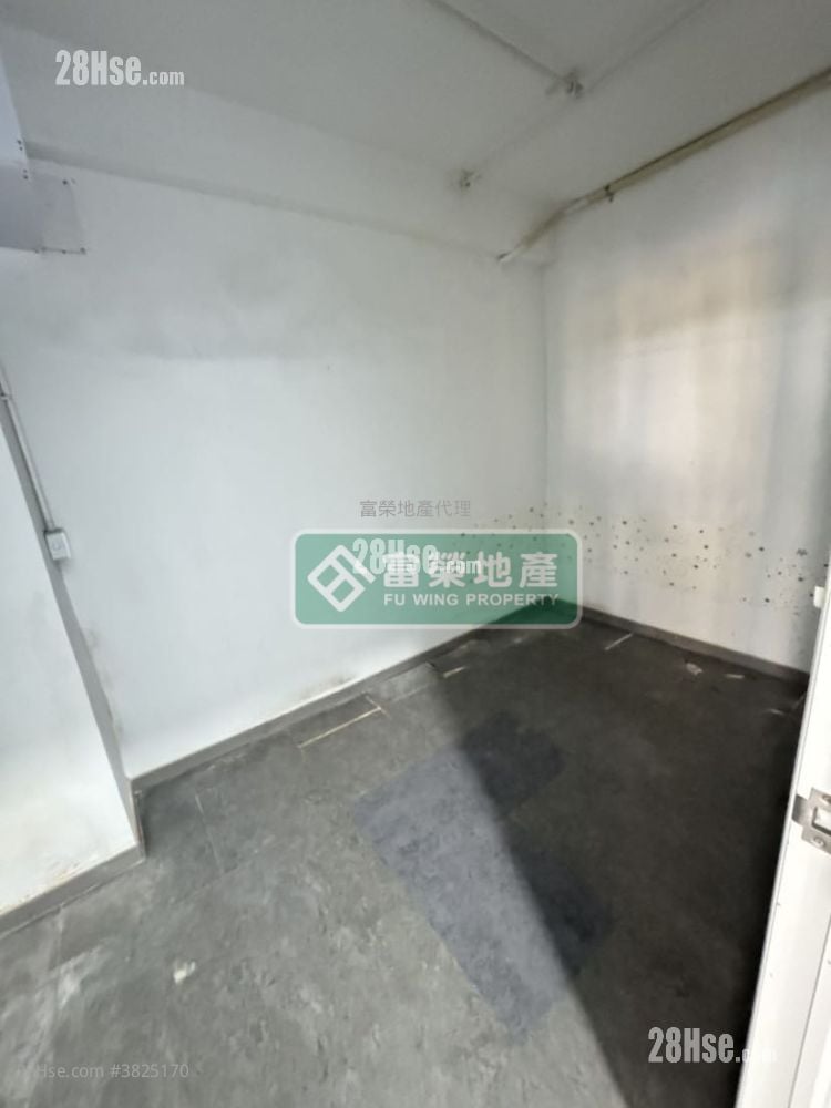 Cosmopolitan Centre Sell 4 Bedrooms , 1 Bathroom 565 ft²