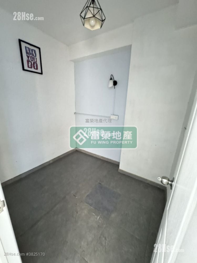 Cosmopolitan Centre Sell 4 Bedrooms , 1 Bathroom 565 ft²