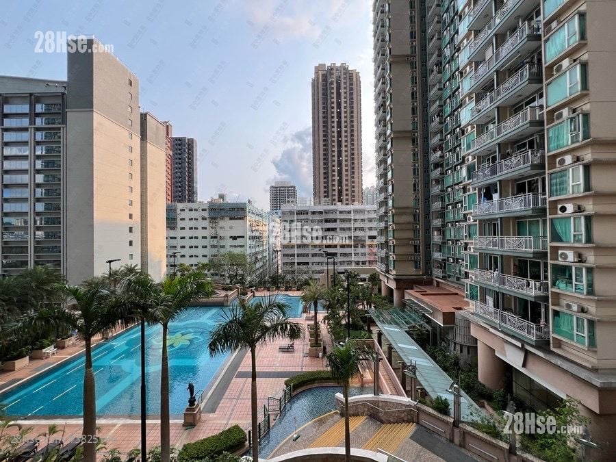 Sky Tower Sell 2 Bedrooms 452 ft²