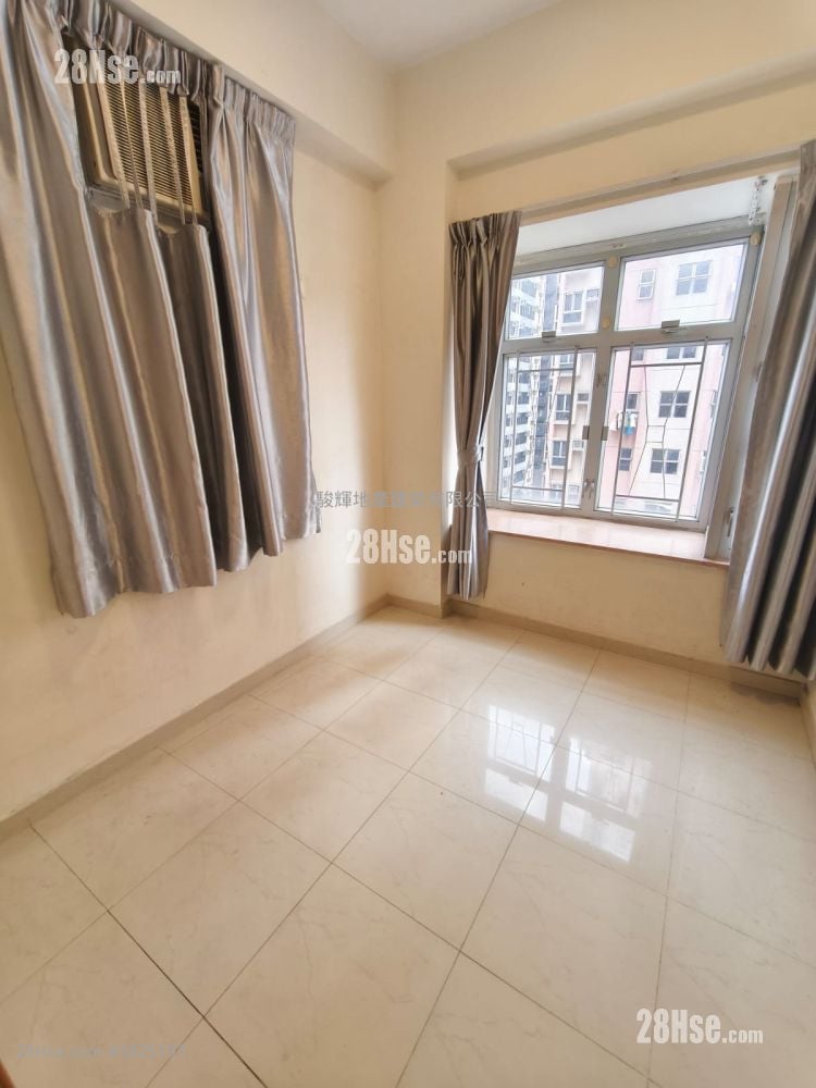 Hung Wai Building Rental 2 Bedrooms , 1 Bathroom 305 ft²
