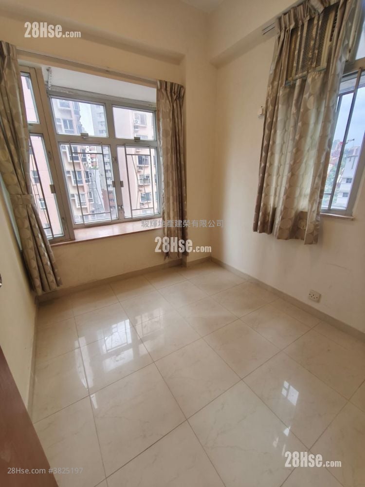 Hung Wai Building Rental 2 Bedrooms , 1 Bathroom 305 ft²